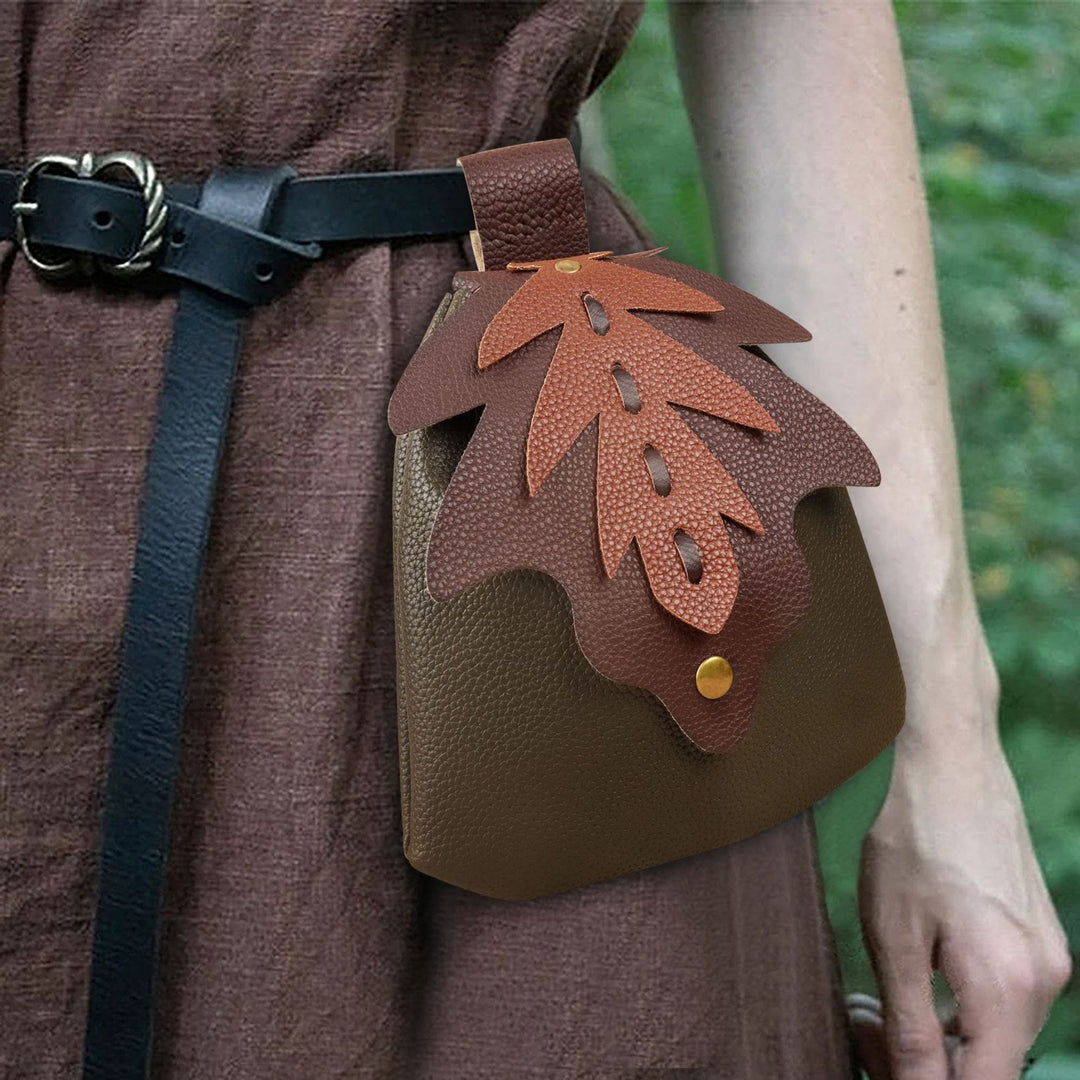 WorldNorse Ledertasche und Gürtel mit Waldblatt-Akzent - image 0