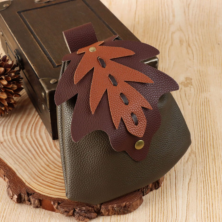 WorldNorse Ledertasche und Gürtel mit Waldblatt-Akzent - image 1