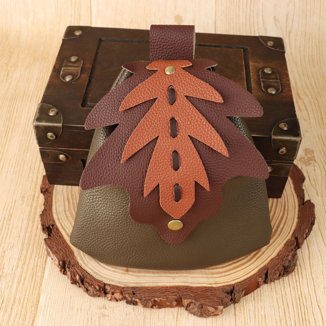 WorldNorse Ledertasche und Gürtel mit Waldblatt-Akzent - image 2