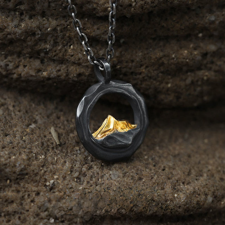 WorldNorse Handgefertigtes Halskette mit Bergmotiv, Silber 999, mit Goldakzenten - image 0