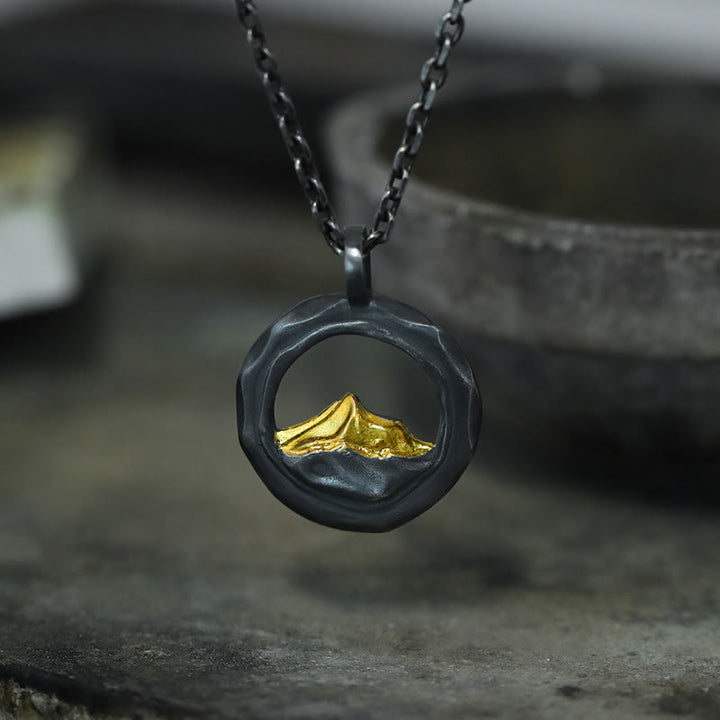 WorldNorse Handgefertigtes Halskette mit Bergmotiv, Silber 999, mit Goldakzenten - image 3