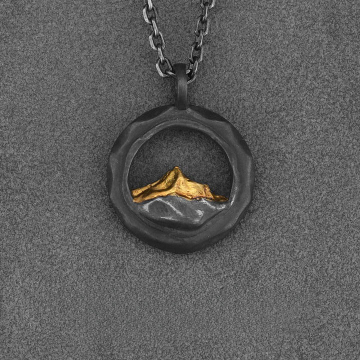 WorldNorse Handgefertigtes Halskette mit Bergmotiv, Silber 999, mit Goldakzenten - Schwarzer Anhänger – mit 55 cm langer Vintage-Diamantkette - NEIN DANKE - image 7