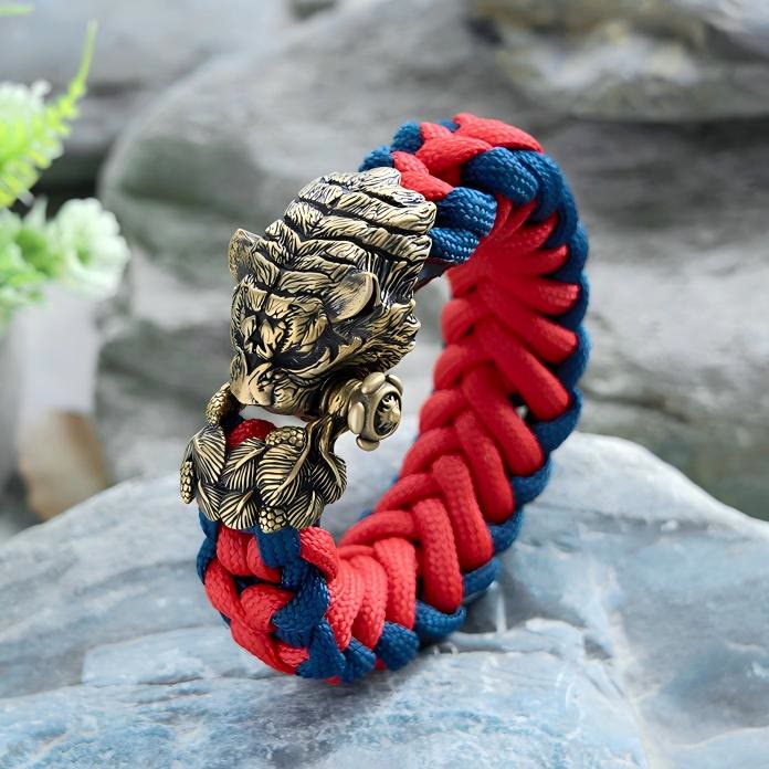 WorldNorse Wikinger-Armband mit Tigerkopf und Paracord-Flechtmotiv - Rot & Blau - Innenumfang: 24 cm (Gesamtlänge 28 cm) - image 0