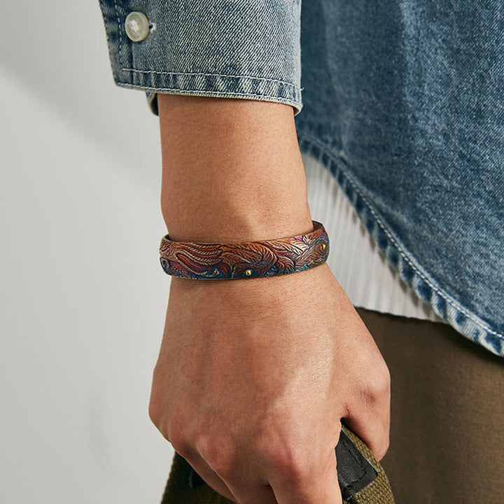 WorldNorse Handgefertigtes Armband mit gravierter Feder aus 999 Gold - image 1
