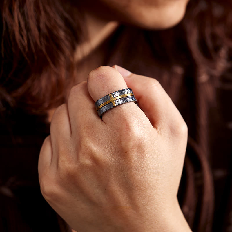 WorldNorse 999 Sterling Silber Dunkel strukturierter geschmiedeter Kreuzring - image 1