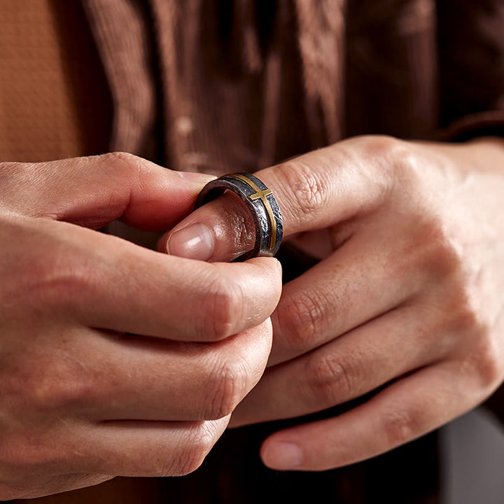 WorldNorse 999 Sterling Silber Dunkel strukturierter geschmiedeter Kreuzring - image 7