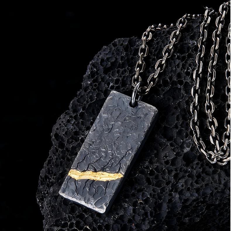 WorldNorse Halskette aus 999er Sterlingsilber mit dunkler Textur und rauer Oberfläche - image 2