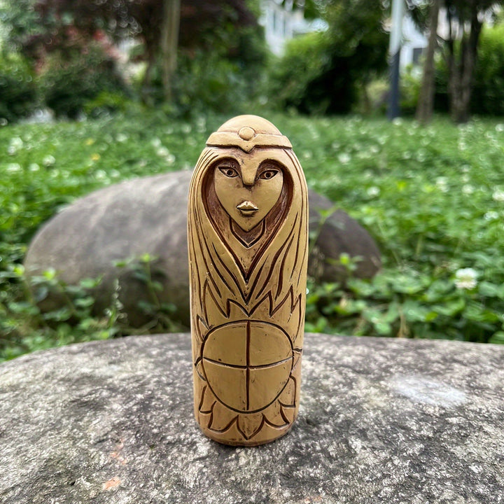 WorldNorse Solar Rune Crowned Statue Decoration - Mädchen - image 0
