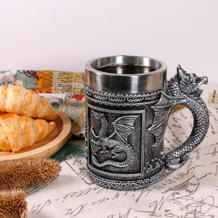 WorldNorse Drachenverzierte geflügelte Schlangen-Tasse - image 1