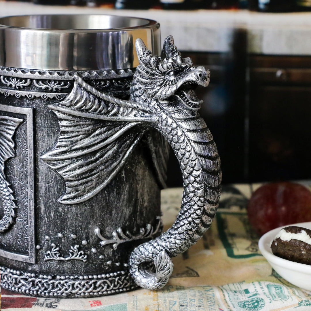 WorldNorse Drachenverzierte geflügelte Schlangen-Tasse - image 2