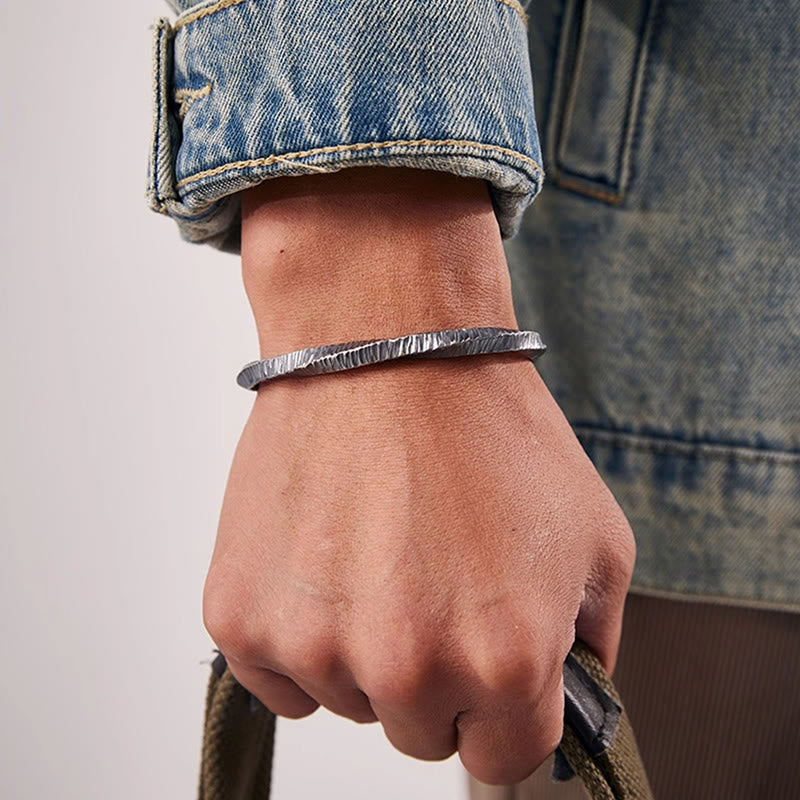 WorldNorse Handgefertigtes Armband aus robustem, geripptem und geprägtem 999er Silber - image 1