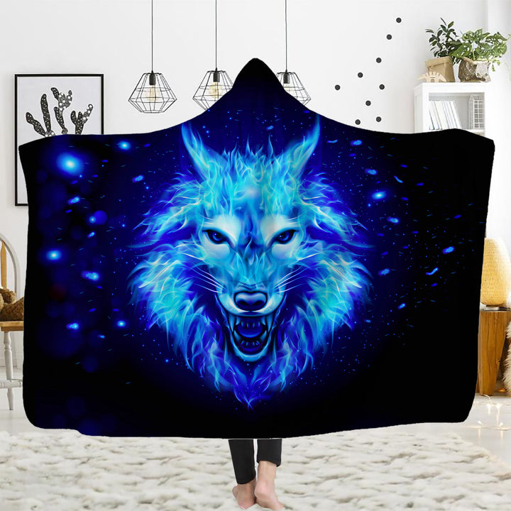 WorldNorse Stardust Blaue Augen Wolf Porträt Kapuzendecke - Flammender Wolf - 150 x 200 cm - image 3