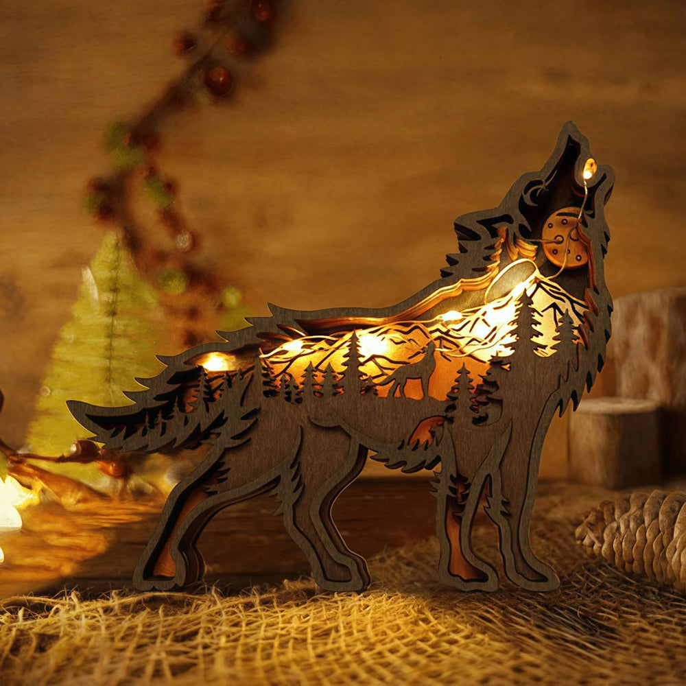 WorldNorse Weihnachts- Wolf aus Holz, mondbeschienene Bergdekoration - Großer Wolf - Mit Licht - image 1