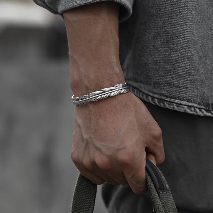 WorldNorse Handgefertigtes Armband aus 999er Silber mit gefiederter Goldwicklung und strukturierter Oberfläche - image 1