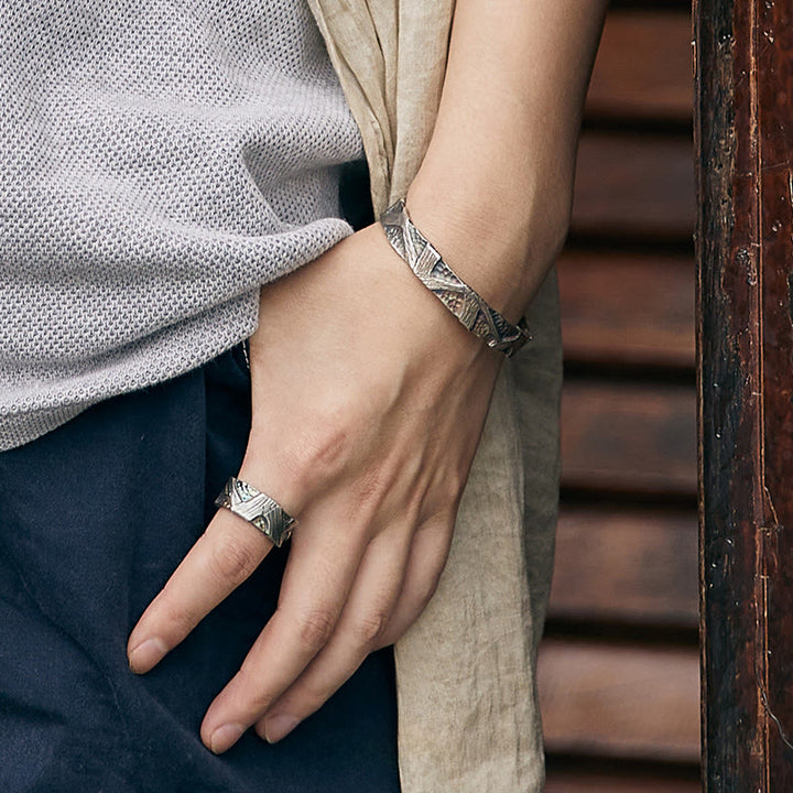 WorldNorse Handgefertigtes Ring aus 999er Silber mit prismatischer Bruchstruktur - image 5