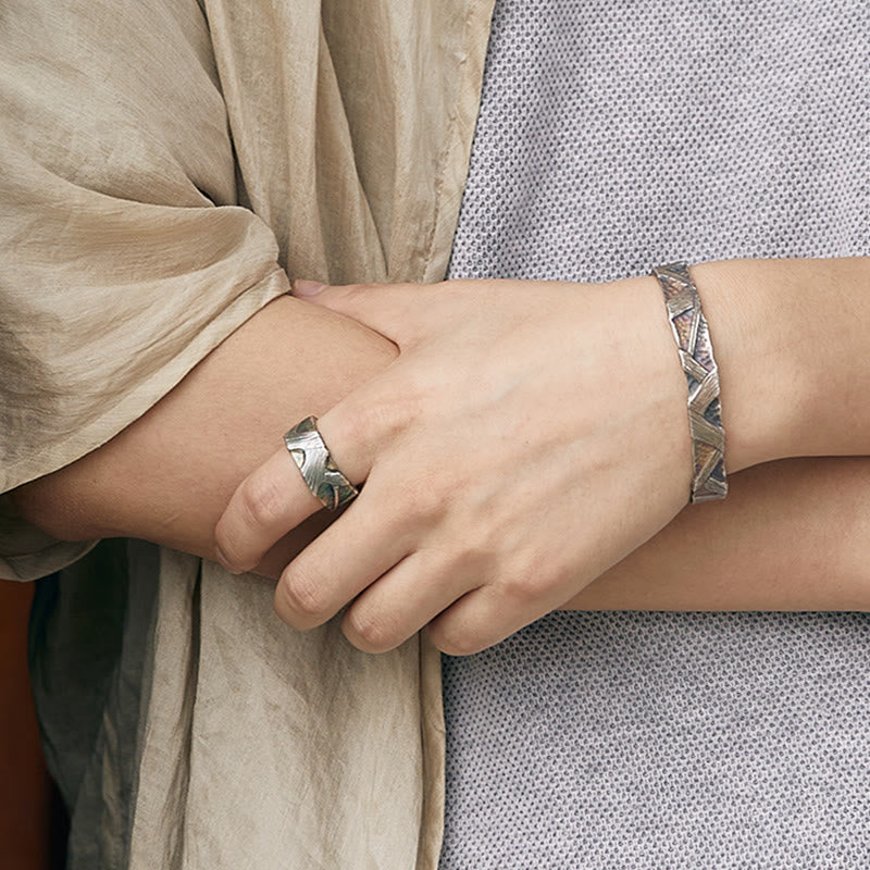 WorldNorse Handgefertigtes Ring aus 999er Silber mit prismatischer Bruchstruktur - image 1