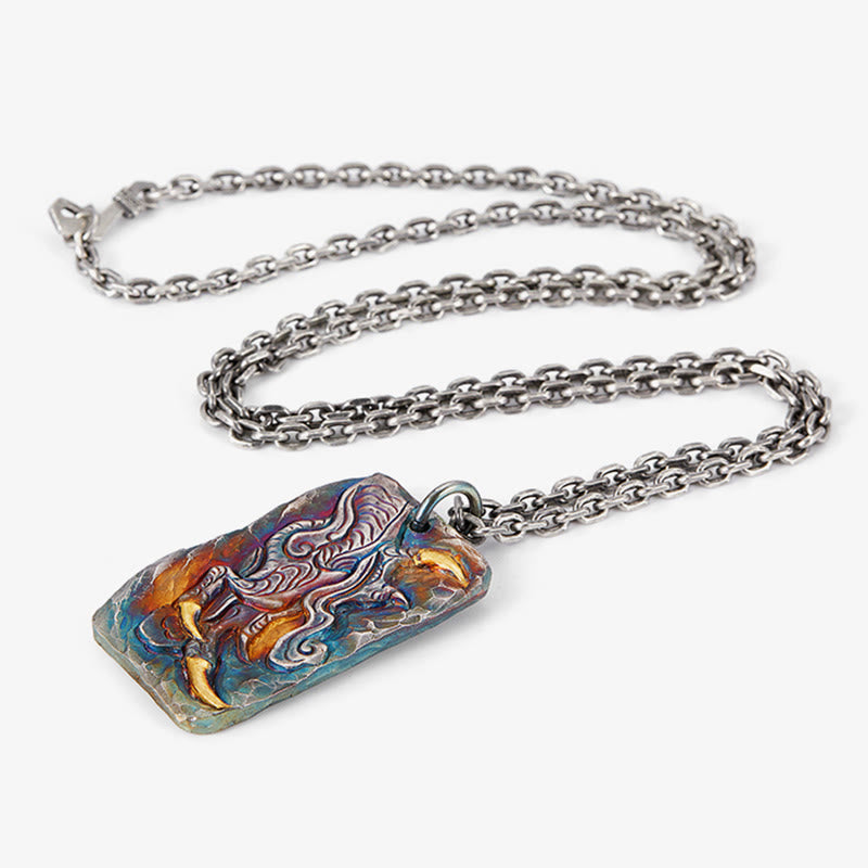 WorldNorse Handgefertigtes Halskette aus 999 Silber mit prismatischem Motiv des Göttlichen Tieres und Goldeinlage - image 4