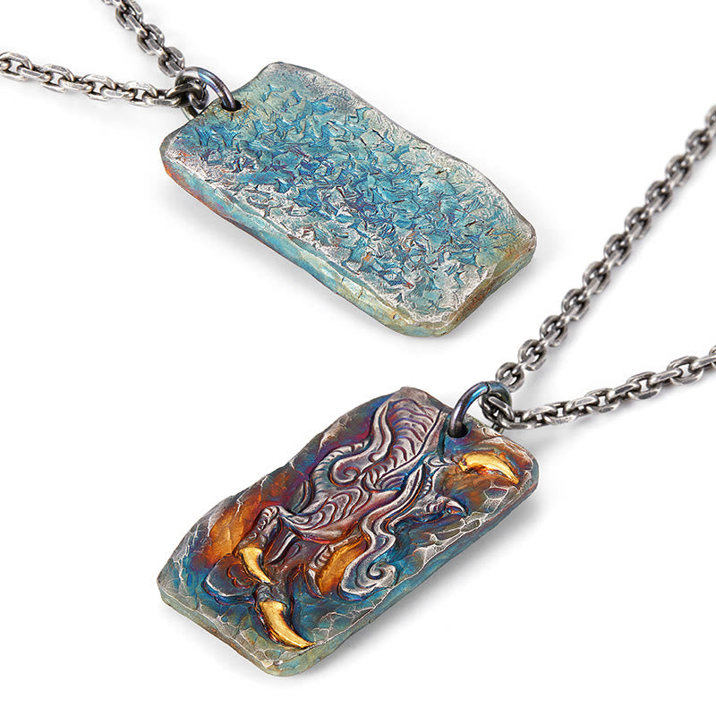 WorldNorse Handgefertigtes Halskette aus 999 Silber mit prismatischem Motiv des Göttlichen Tieres und Goldeinlage - image 5