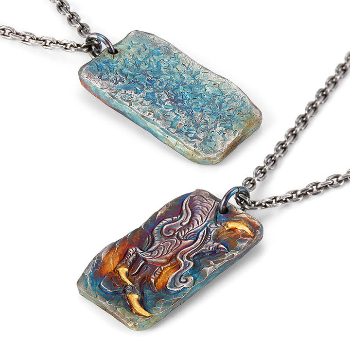 WorldNorse Handgefertigtes Halskette aus 999 Silber mit prismatischem Motiv des Göttlichen Tieres und Goldeinlage - image 5