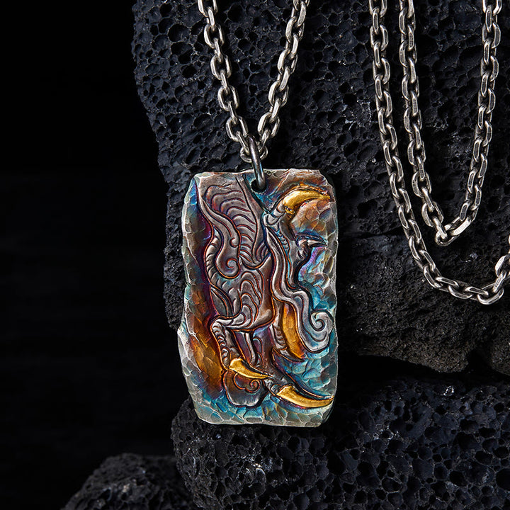 WorldNorse Handgefertigtes Halskette aus 999 Silber mit prismatischem Motiv des Göttlichen Tieres und Goldeinlage - Mit Kette - NEIN DANKE - image 0