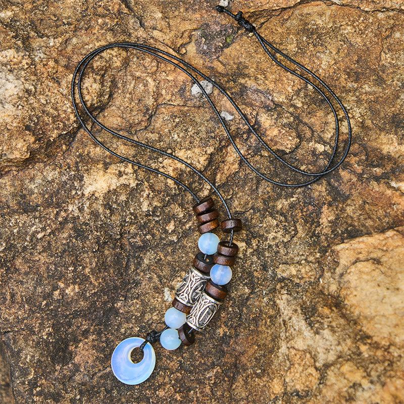 WorldNorse Wikinger-Halskette mit schillerndem Talisman und Perlen - Opalit - image 0