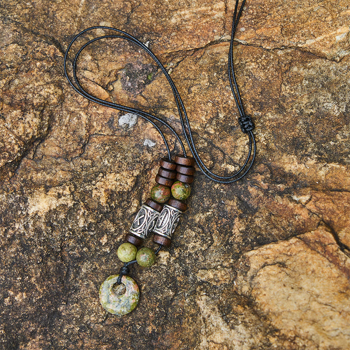 WorldNorse Wikinger-Halskette mit schillerndem Talisman und Perlen - Unakit - image 2