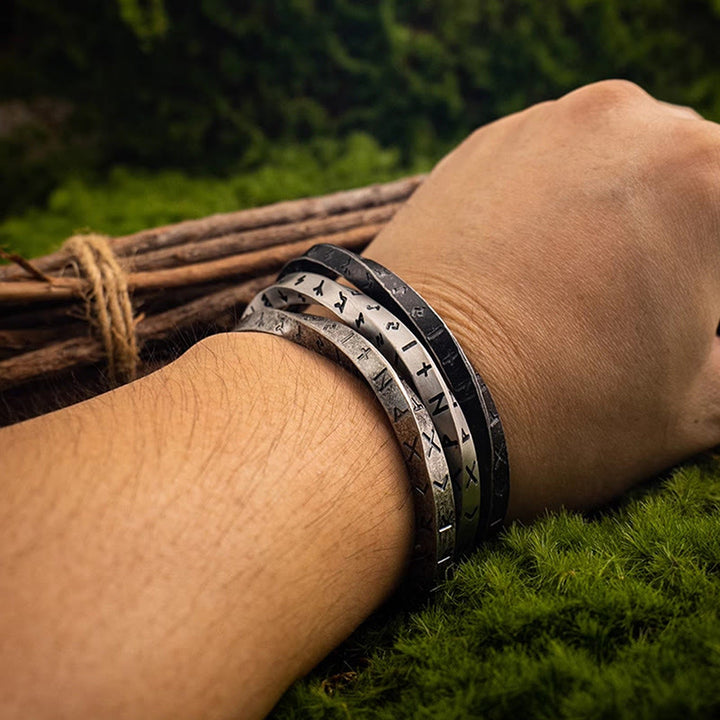 WorldNorse Viking Rune Minimalistisches Armband - image 1