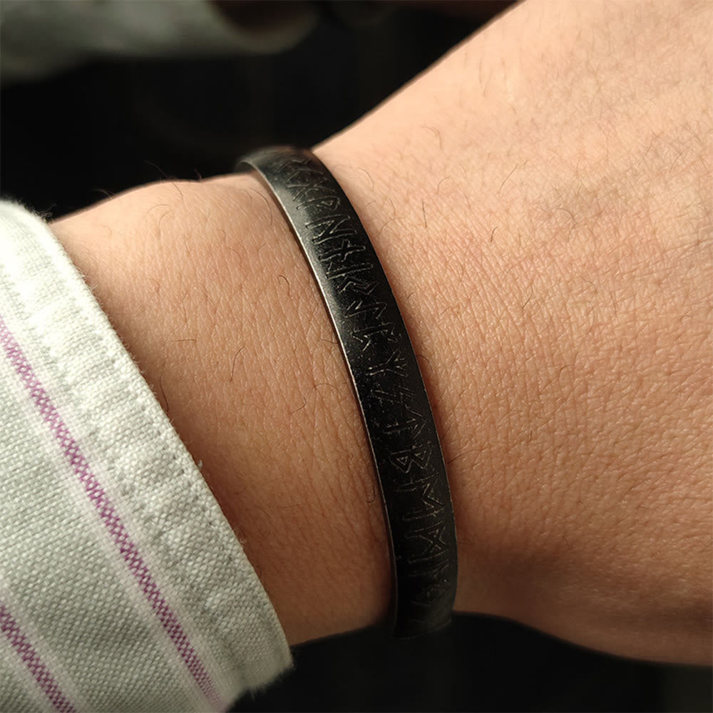 WorldNorse Geschmiedetes Runenarmband - image 1