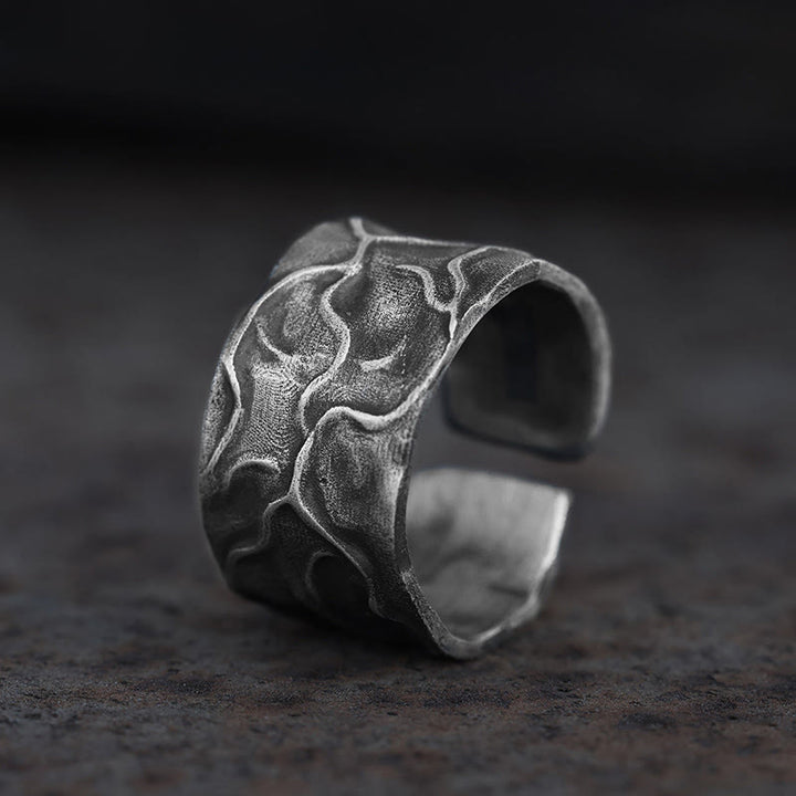 WorldNorse Handgefertigter Ring aus 999er Silber mit organischem Muster und Antik-Finish - image 2