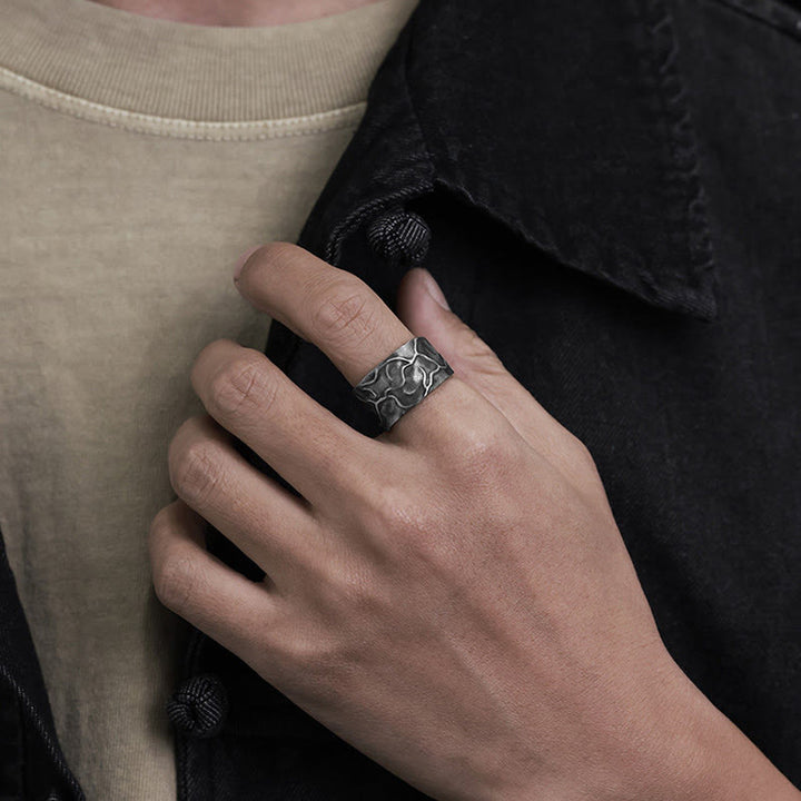 WorldNorse Handgefertigter Ring aus 999er Silber mit organischem Muster und Antik-Finish - image 1