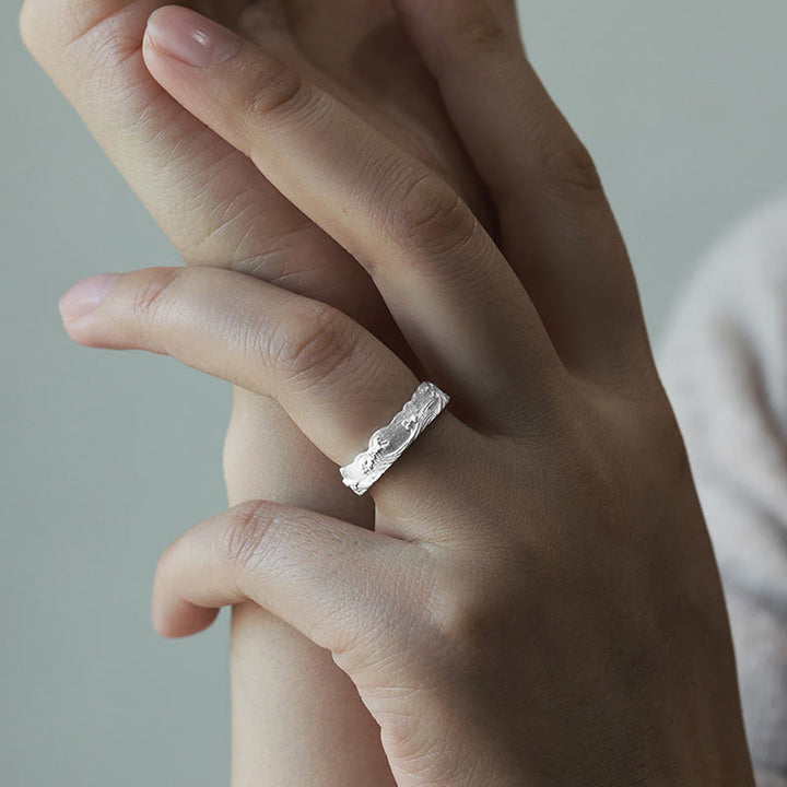 WorldNorse Handgefertigter Ring aus 999er Silber mit Bergwellenstruktur - image 6
