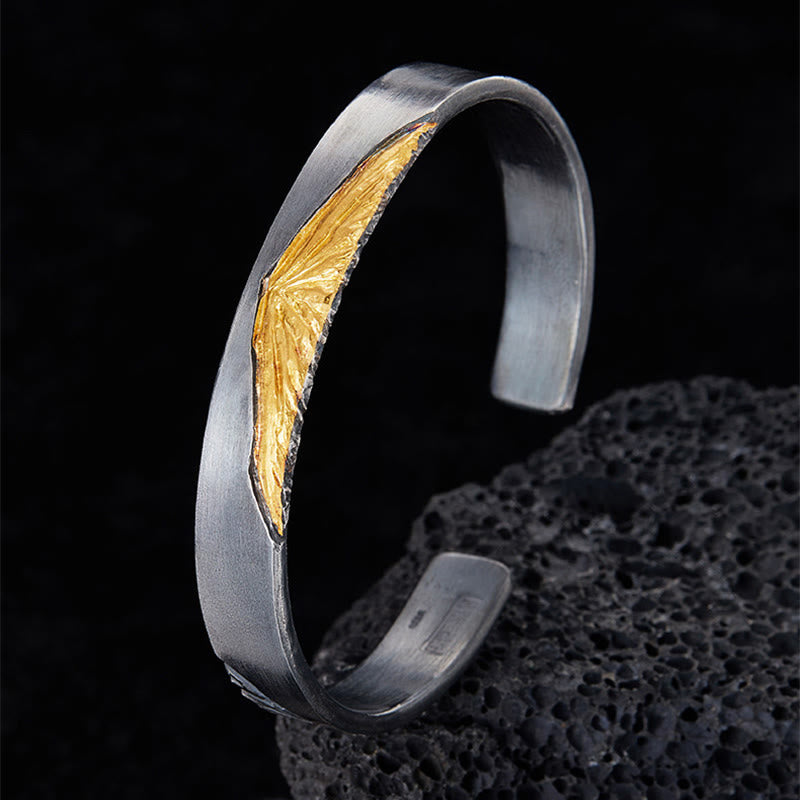 WorldNorse Handgefertigtes Armband aus 999er Silber mit vergoldetem Riffelmuster und Antik-Finish - image 2