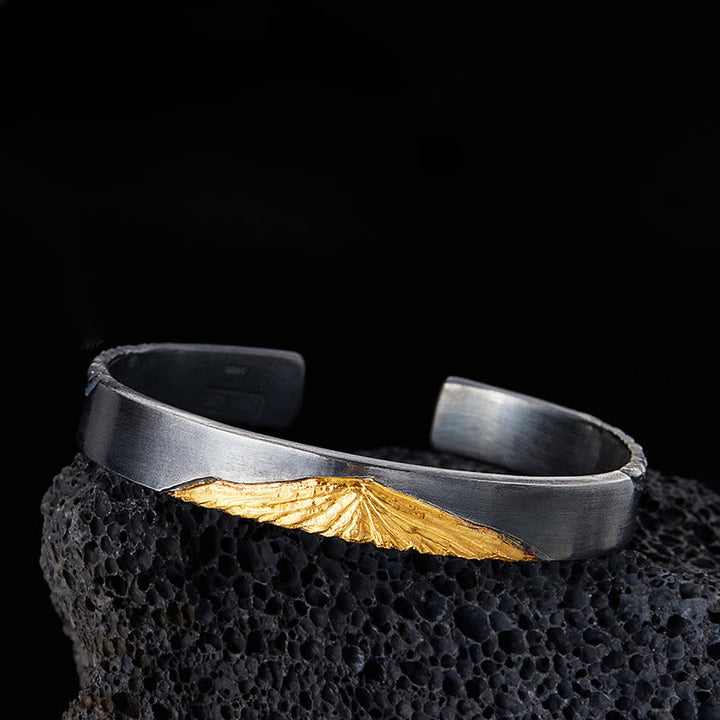WorldNorse Handgefertigtes Armband aus 999er Silber mit vergoldetem Riffelmuster und Antik-Finish - Innenumfang 19 cm - image 0