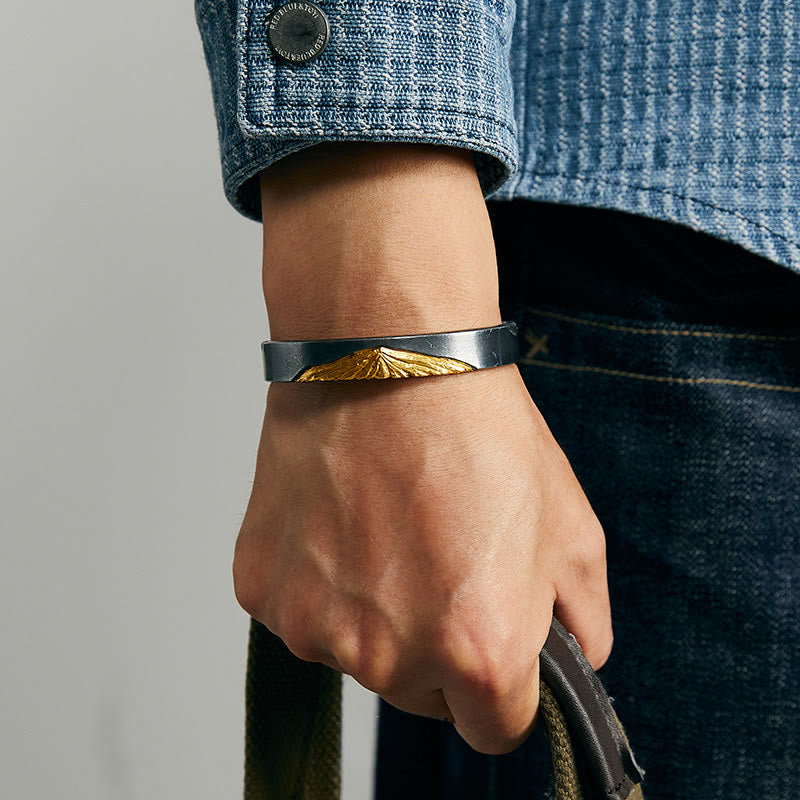 WorldNorse Handgefertigtes Armband aus 999er Silber mit vergoldetem Riffelmuster und Antik-Finish - image 6