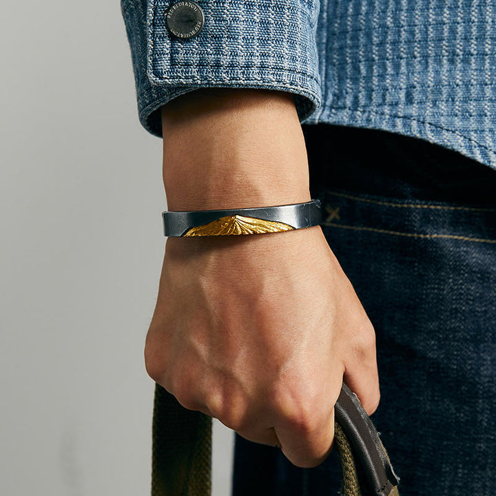 WorldNorse Handgefertigtes Armband aus 999er Silber mit vergoldetem Riffelmuster und Antik-Finish - image 6