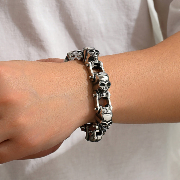 WorldNorse Geschmiedetes Totenkopf-Gliederarmband mit Schrauben - image 3