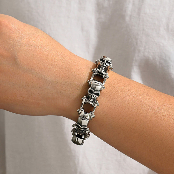 WorldNorse Geschmiedetes Totenkopf-Gliederarmband mit Schrauben - image 1