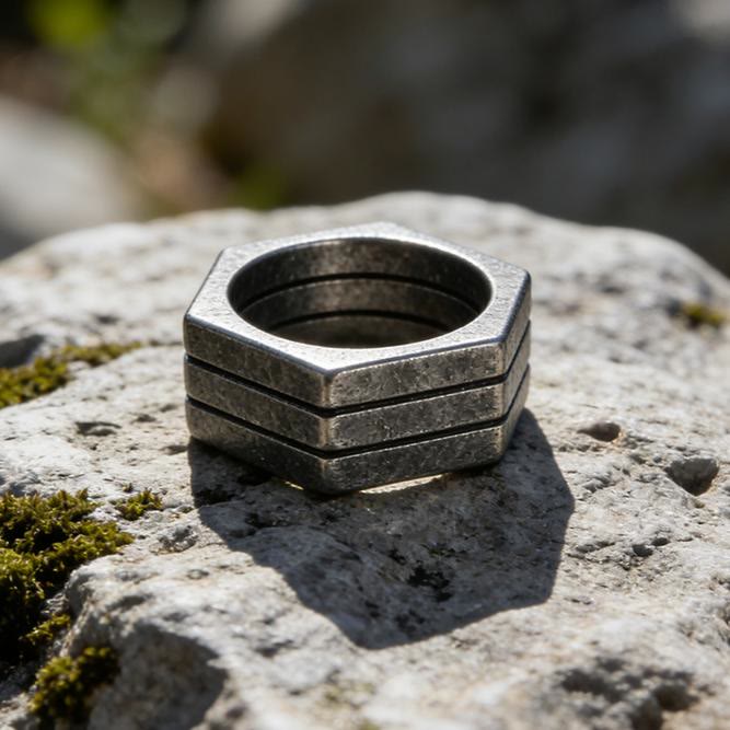 WorldNorse Minimalistischer Sechseck-Bandring - Retro Schwarz - 72mm - image 0