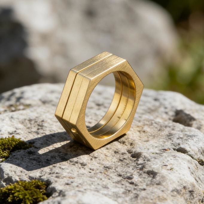 WorldNorse Minimalistischer Sechseck-Bandring - Gold - 72mm - image 9
