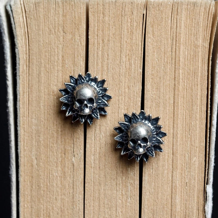 WorldNorse Sunburst Totenkopf geschnitzte antike Ohrringe - image 2
