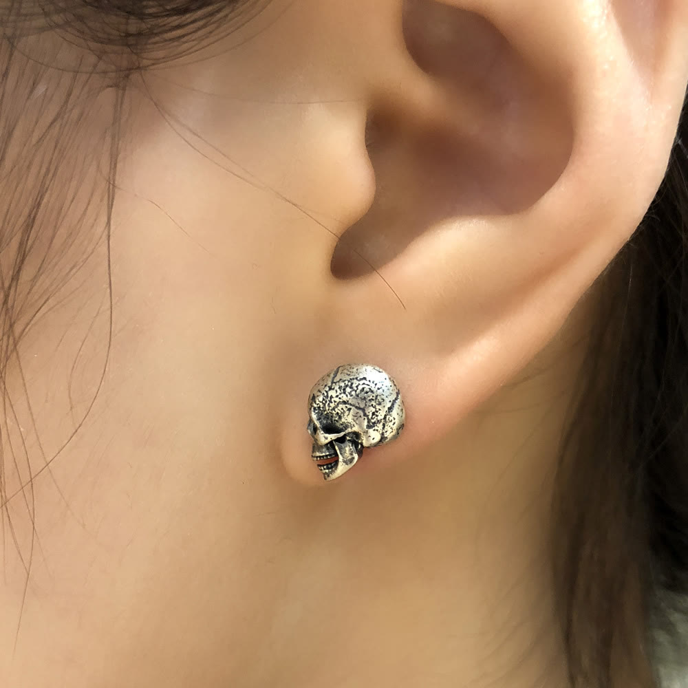 WorldNorse Handgefertigte Totenkopf-Ohrringe aus 925er Silber mit strukturierter Oberfläche - image 1