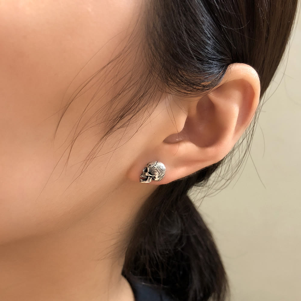 WorldNorse Handgefertigte Totenkopf-Ohrringe aus 925er Silber mit strukturierter Oberfläche - image 4