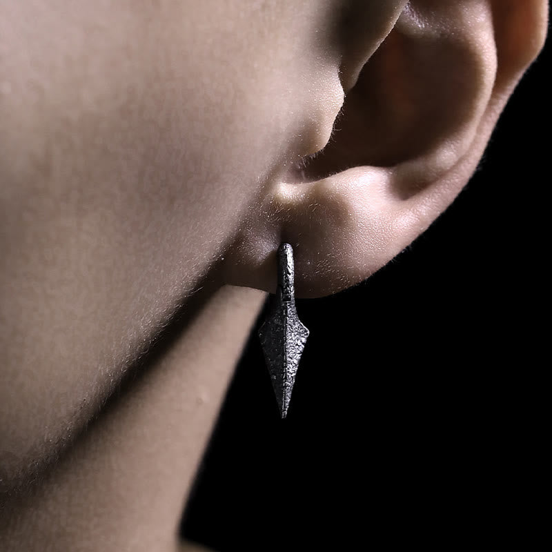 Handgefertigte Ohrringe aus 925er Silber mit Speerspitzen-Textur von WorldNorse - image 7