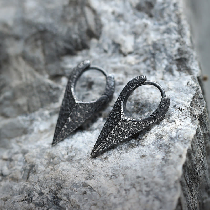 Handgefertigte Ohrringe aus 925er Silber mit Speerspitzen-Textur von WorldNorse - image 2