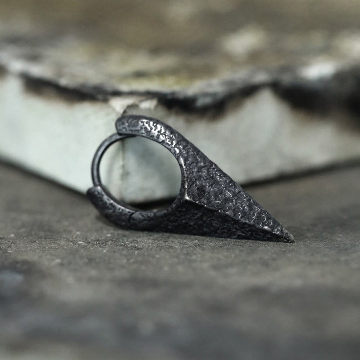 Handgefertigte Ohrringe aus 925er Silber mit Speerspitzen-Textur von WorldNorse - image 4