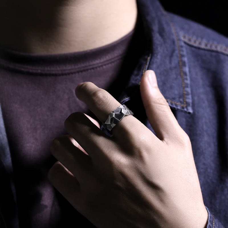 WorldNorse Handgefertigter Ring aus 999er Silber mit Felsstruktur - image 1