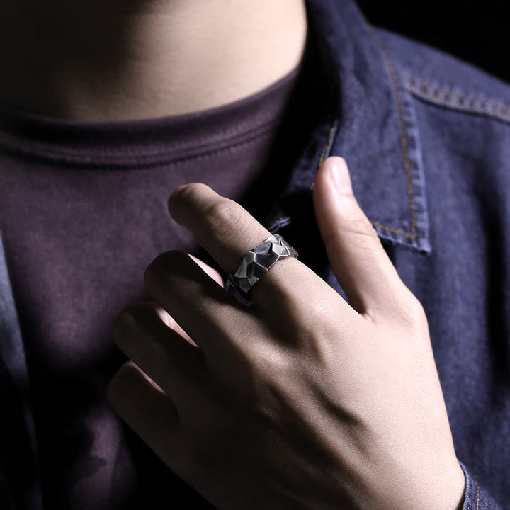 WorldNorse Handgefertigter Ring aus 999er Silber mit Felsstruktur - image 1