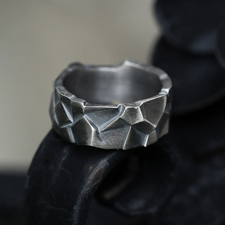 WorldNorse Handgefertigter Ring aus 999er Silber mit Felsstruktur - image 3