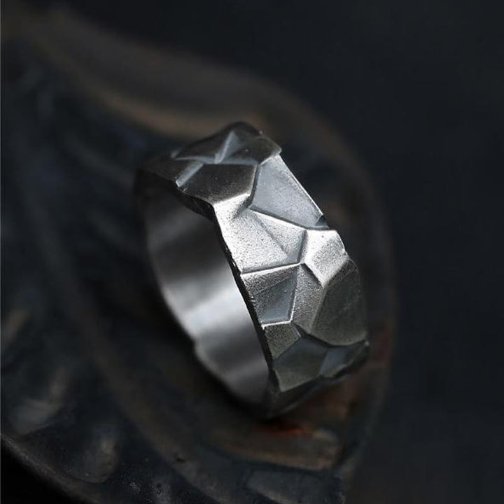 WorldNorse Handgefertigter Ring aus 999er Silber mit Felsstruktur - image 2