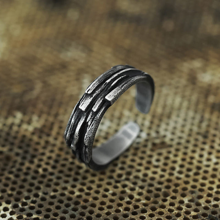 WorldNorse Handgefertigter Ring aus 999er Silber mit Holzstruktur - image 4